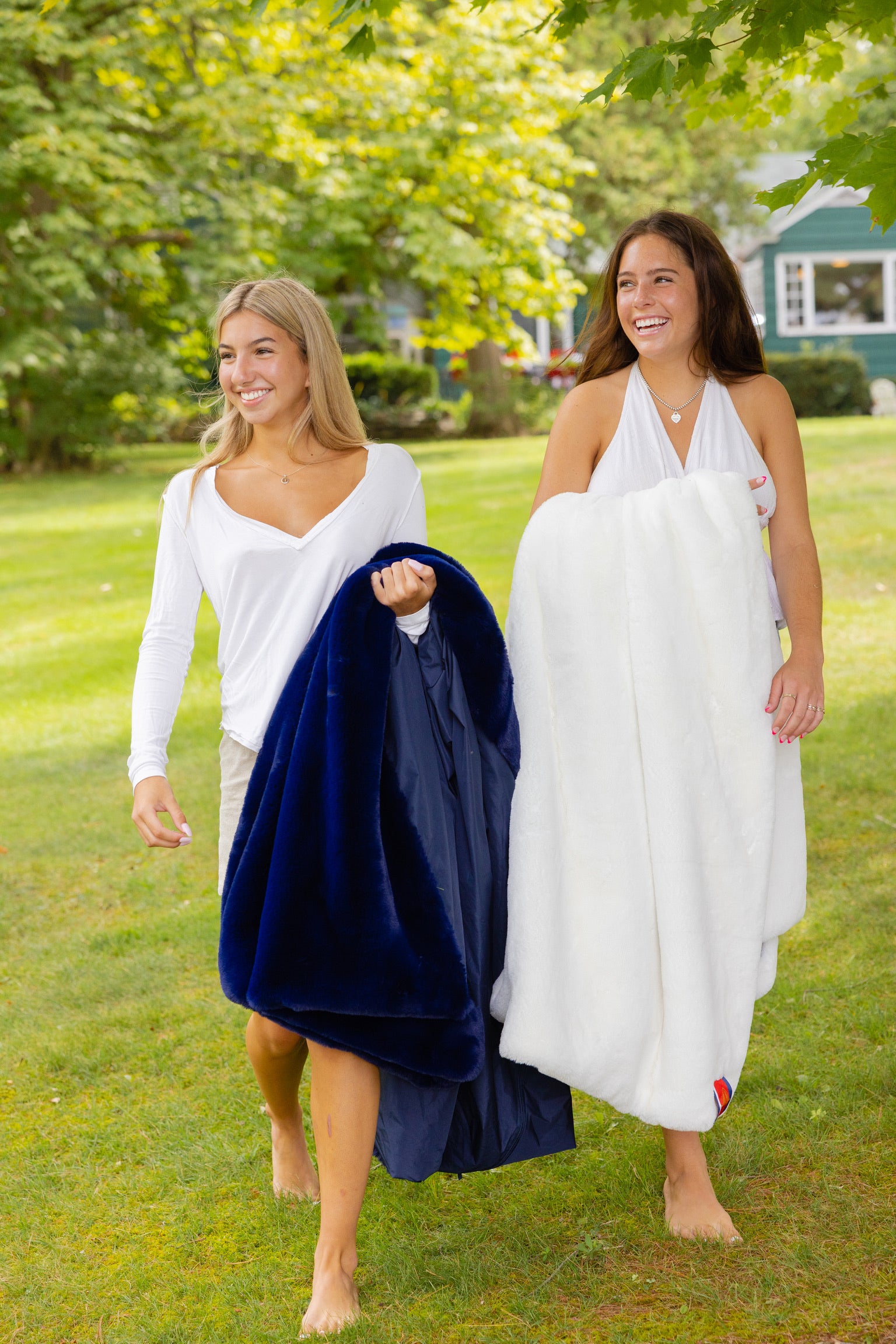Villanova Large White Outdoor Blanket