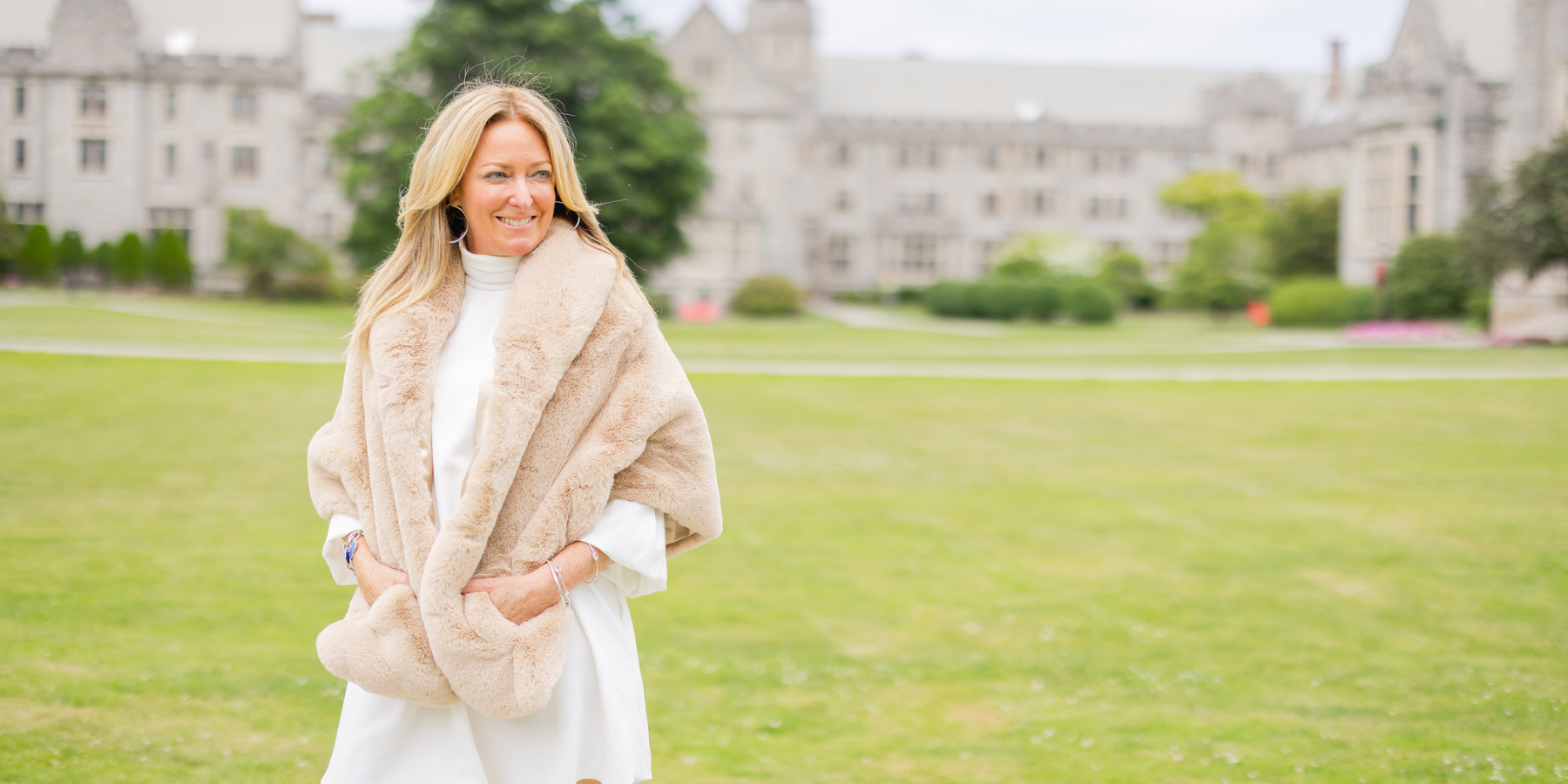 What is a Capelet? How to Wear Capelets, Capes, and Shawls