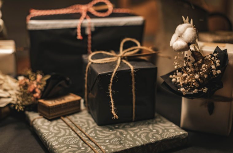 2022 HOLIDAY GIFT GUIDE THAT WILL HELP MAKE SHOPPING FUN AGAIN
